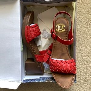 NIB True Craft Rizo Block sandal